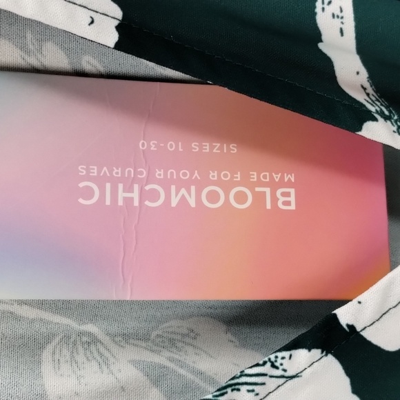 BloomChic faux wrap but has elastic waist dress size 12 green white floral - Picture 5 of 8